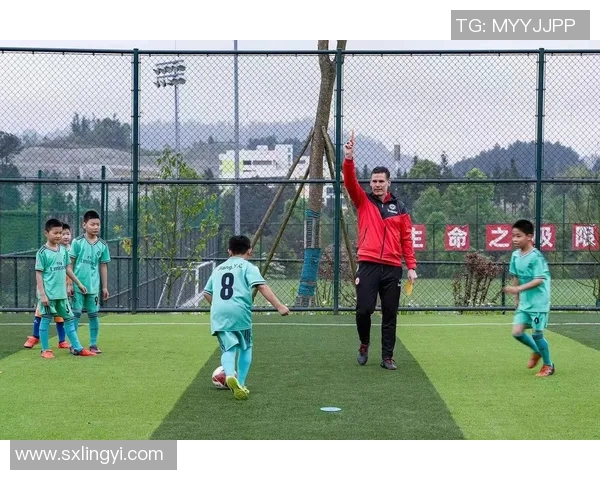 足球青训启航新征程明星球员送上真挚祝福与期许